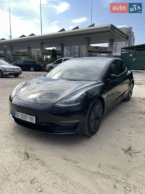 Седан Tesla Model 3 2022 в Львові