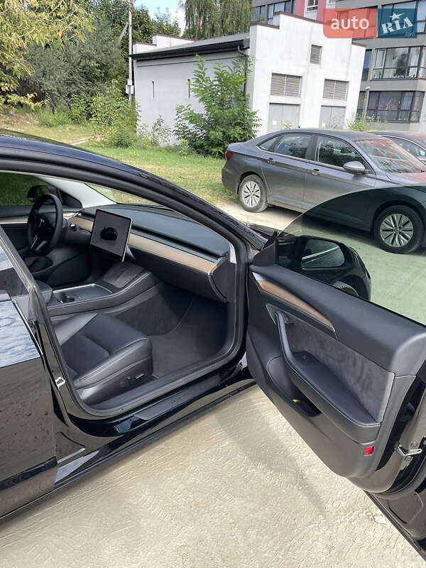 Седан Tesla Model 3 2022 в Львові