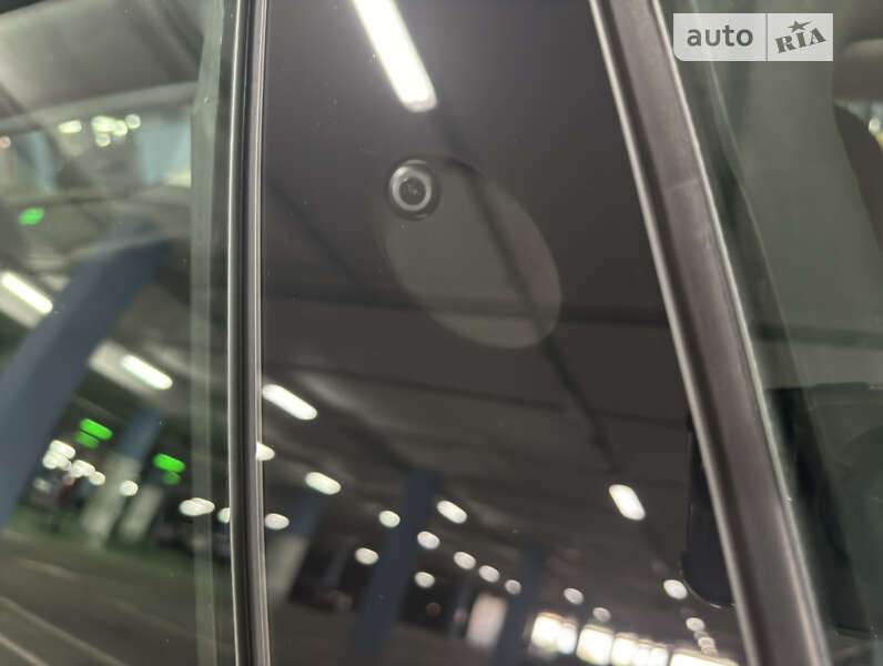 Седан Tesla Model 3 2023 в Києві