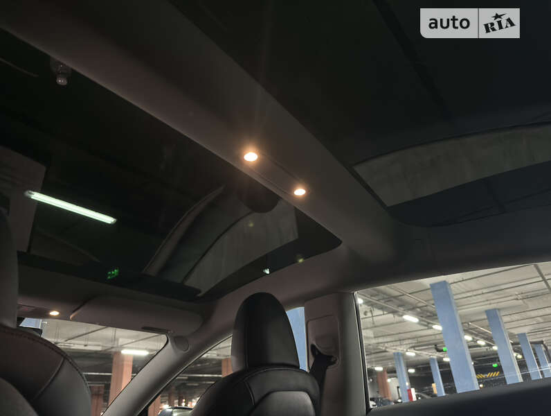 Седан Tesla Model 3 2023 в Києві