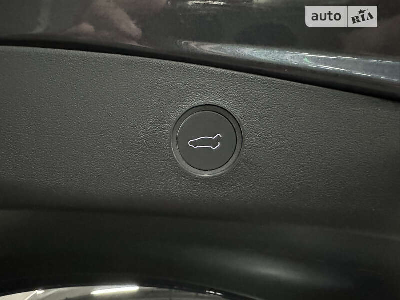 Седан Tesla Model 3 2023 в Києві