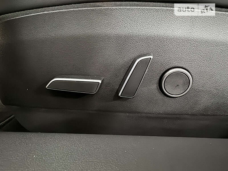 Седан Tesla Model 3 2023 в Києві