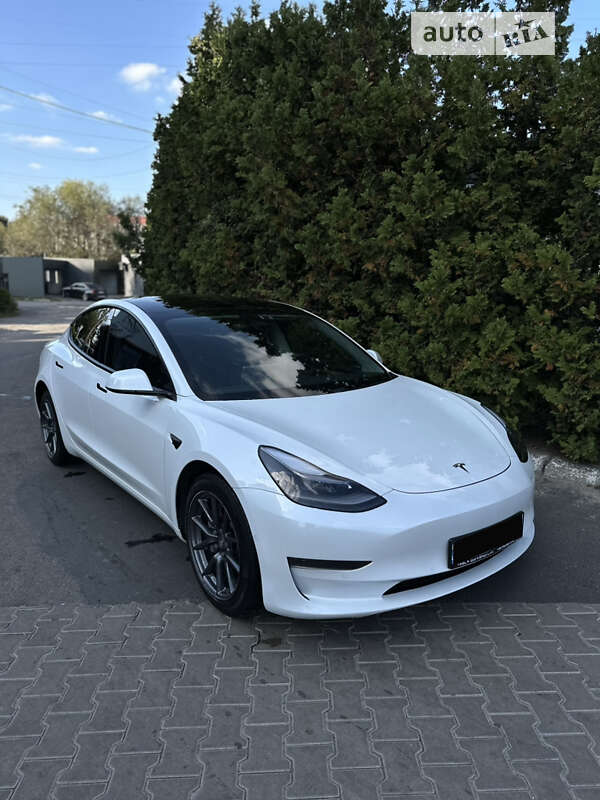 Седан Tesla Model 3 2021 в 