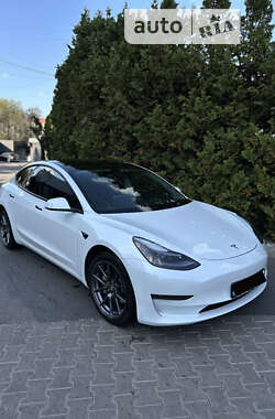Седан Tesla Model 3 2021 в 