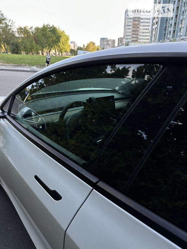 Седан Tesla Model 3 2021 в Львове