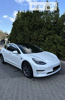 Седан Tesla Model 3 2021 в 
