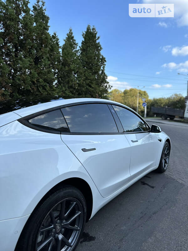 Седан Tesla Model 3 2021 в Львове