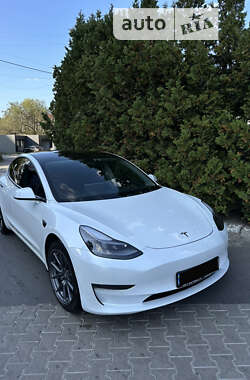 Седан Tesla Model 3 2021 в 