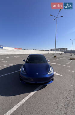 Седан Tesla Model 3 2021 в 