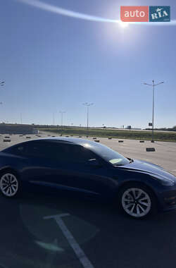Седан Tesla Model 3 2021 в 