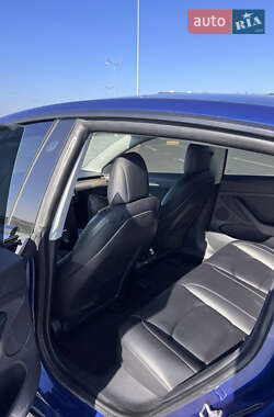Седан Tesla Model 3 2021 в 