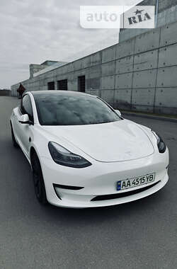 Седан Tesla Model 3 2022 в Киеве