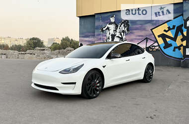 Седан Tesla Model 3 2021 в Киеве