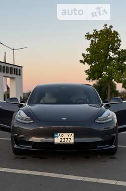 Седан Tesla Model 3 2020 в Мукачевому