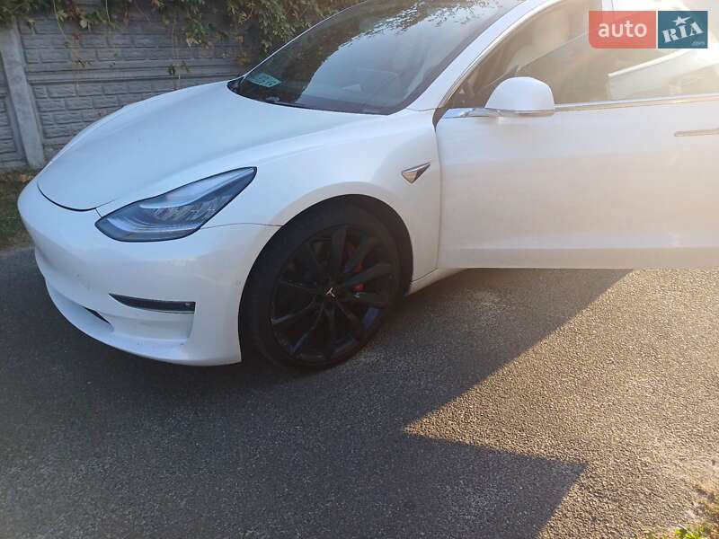 Седан Tesla Model 3 2020 в 