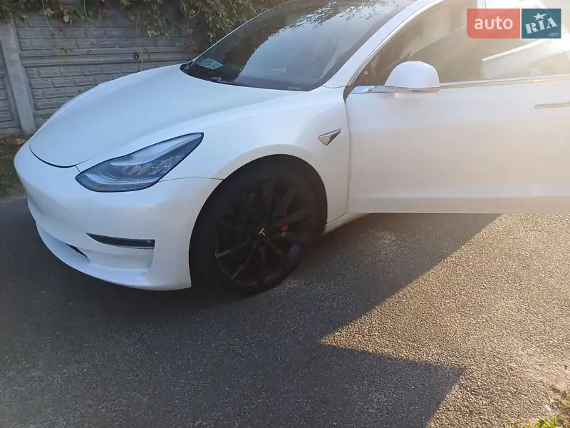 Седан Tesla Model 3 2020 в 