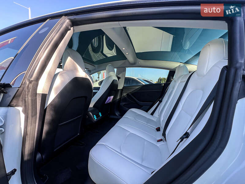 Седан Tesla Model 3 2022 в Вінниці