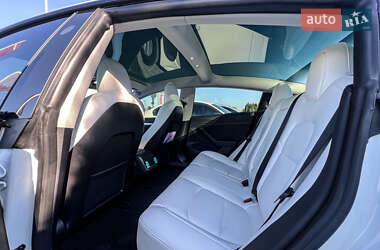 Седан Tesla Model 3 2022 в 