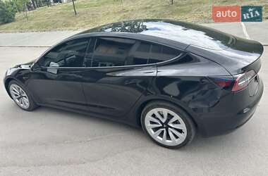 Седан Tesla Model 3 2022 в 