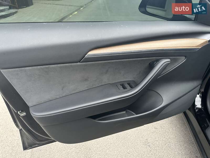 Седан Tesla Model 3 2022 в Запоріжжі