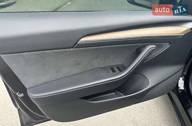 Седан Tesla Model 3 2022 в 