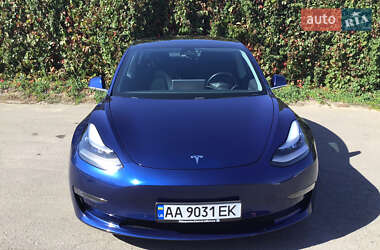 Седан Tesla Model 3 2019 в Умани