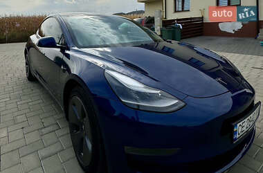 Седан Tesla Model 3 2021 в 