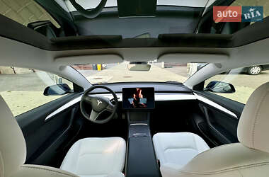 Седан Tesla Model 3 2021 в 