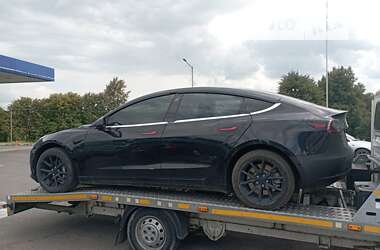 Седан Tesla Model 3 2019 в Ровно