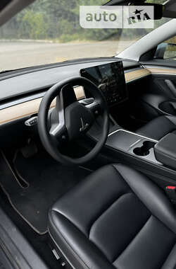 Седан Tesla Model 3 2022 в 