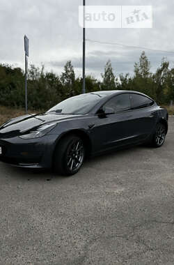 Седан Tesla Model 3 2022 в 