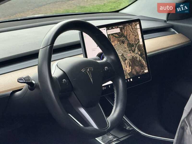 Седан Tesla Model 3 2018 в Ужгороде
