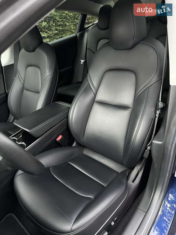 Седан Tesla Model 3 2018 в Ужгороде