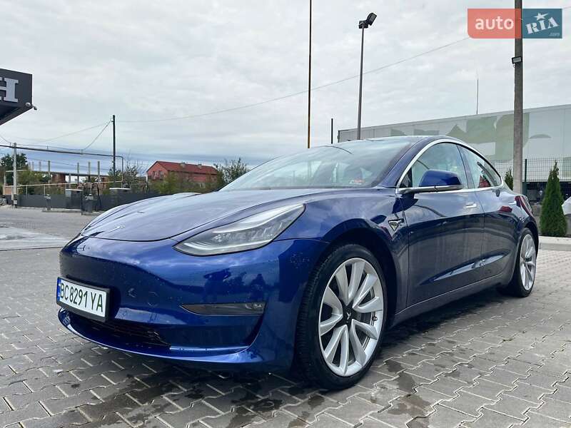 Седан Tesla Model 3 2019 в Львові