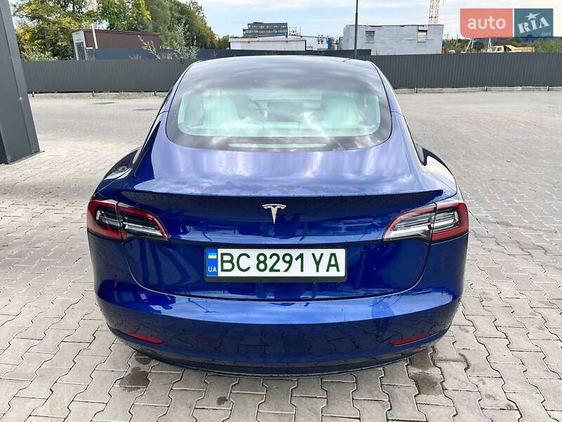 Седан Tesla Model 3 2019 в Львові