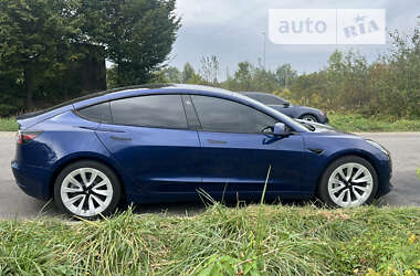 Седан Tesla Model 3 2022 в 