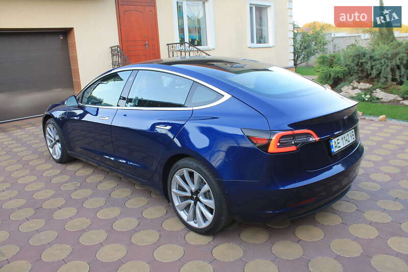 Седан Tesla Model 3 2018 в Дніпрі