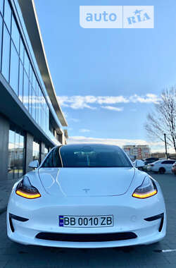 Седан Tesla Model 3 2018 в Ужгороде