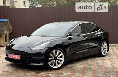 Седан Tesla Model 3 2020 в Ровно