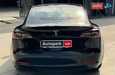 Седан Tesla Model 3 2020 в 