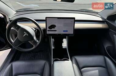 Седан Tesla Model 3 2020 в 
