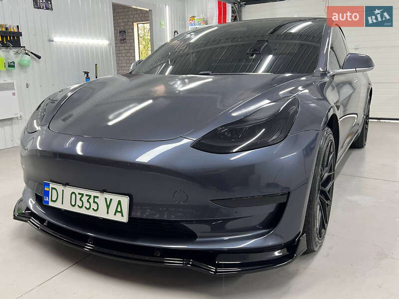 Седан Tesla Model 3 2018 в Черновцах