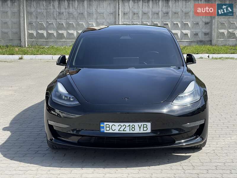 Седан Tesla Model 3 2021 в Львове