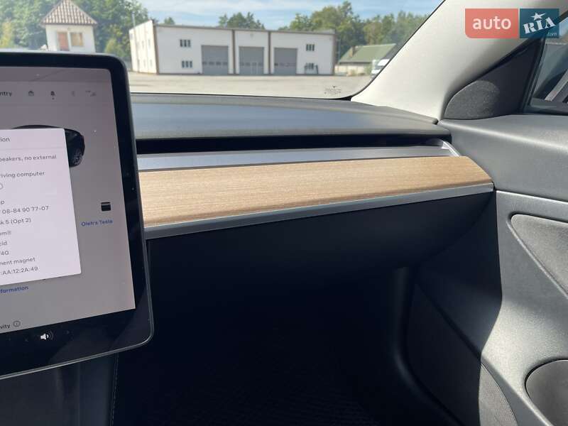 Седан Tesla Model 3 2021 в Львове