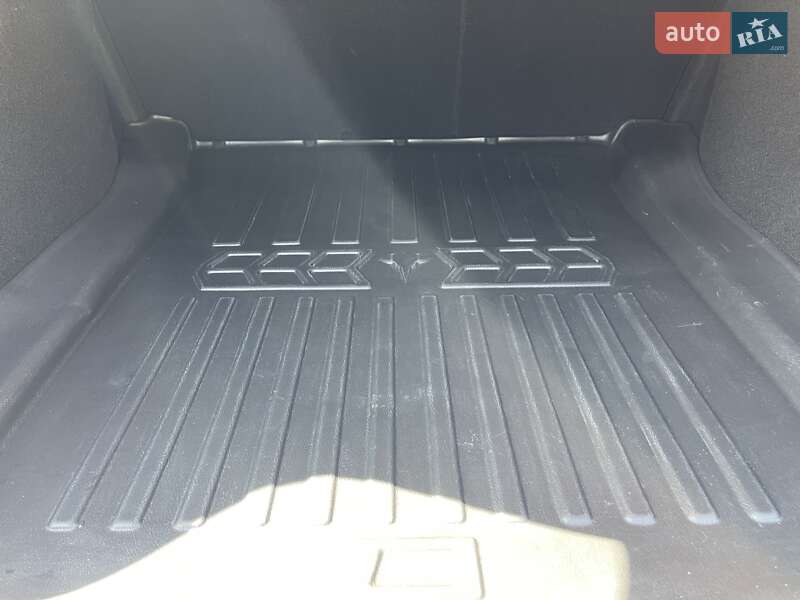 Седан Tesla Model 3 2021 в Львове