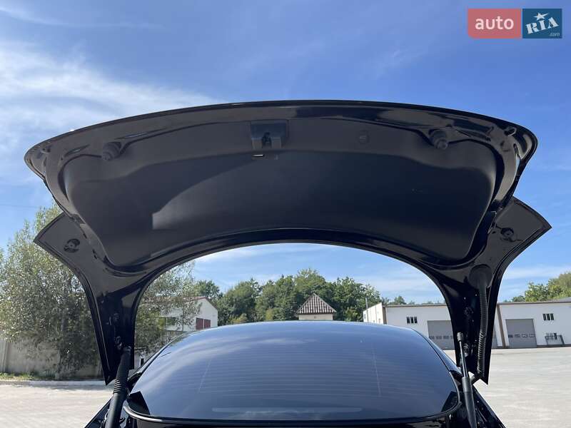Седан Tesla Model 3 2021 в Львове