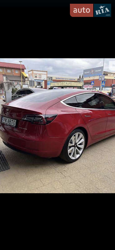 Седан Tesla Model 3 2019 в Львові