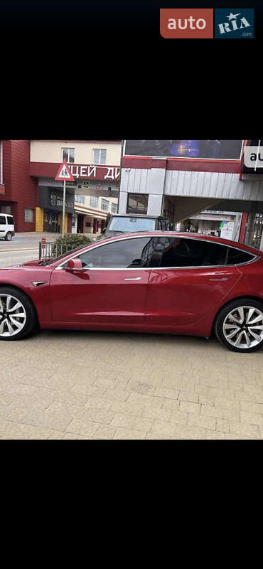Седан Tesla Model 3 2019 в Львові