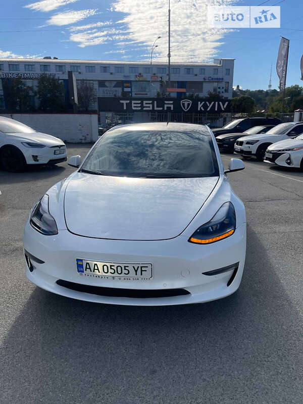 Седан Tesla Model 3 2021 в Киеве