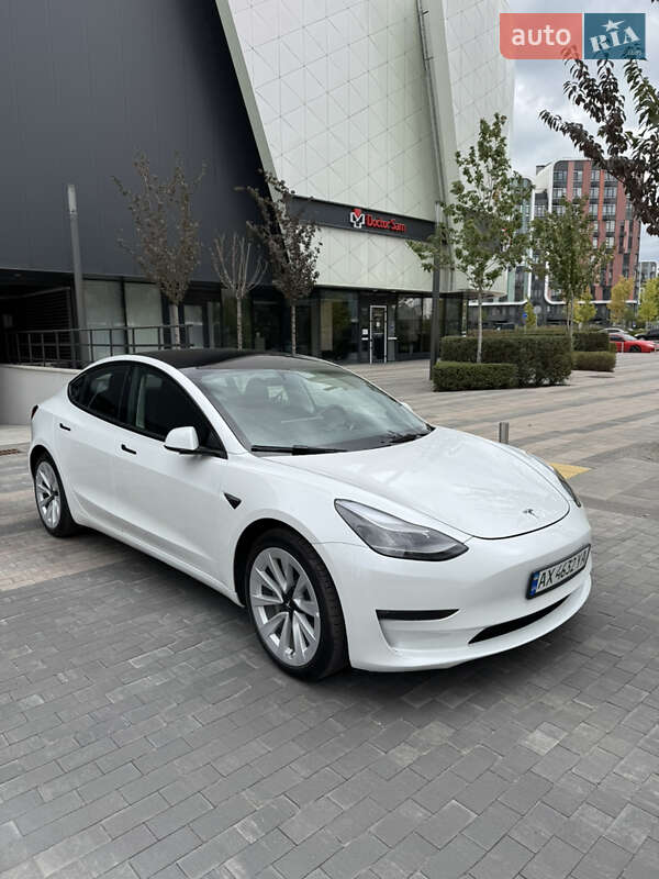 Седан Tesla Model 3 2023 в Киеве